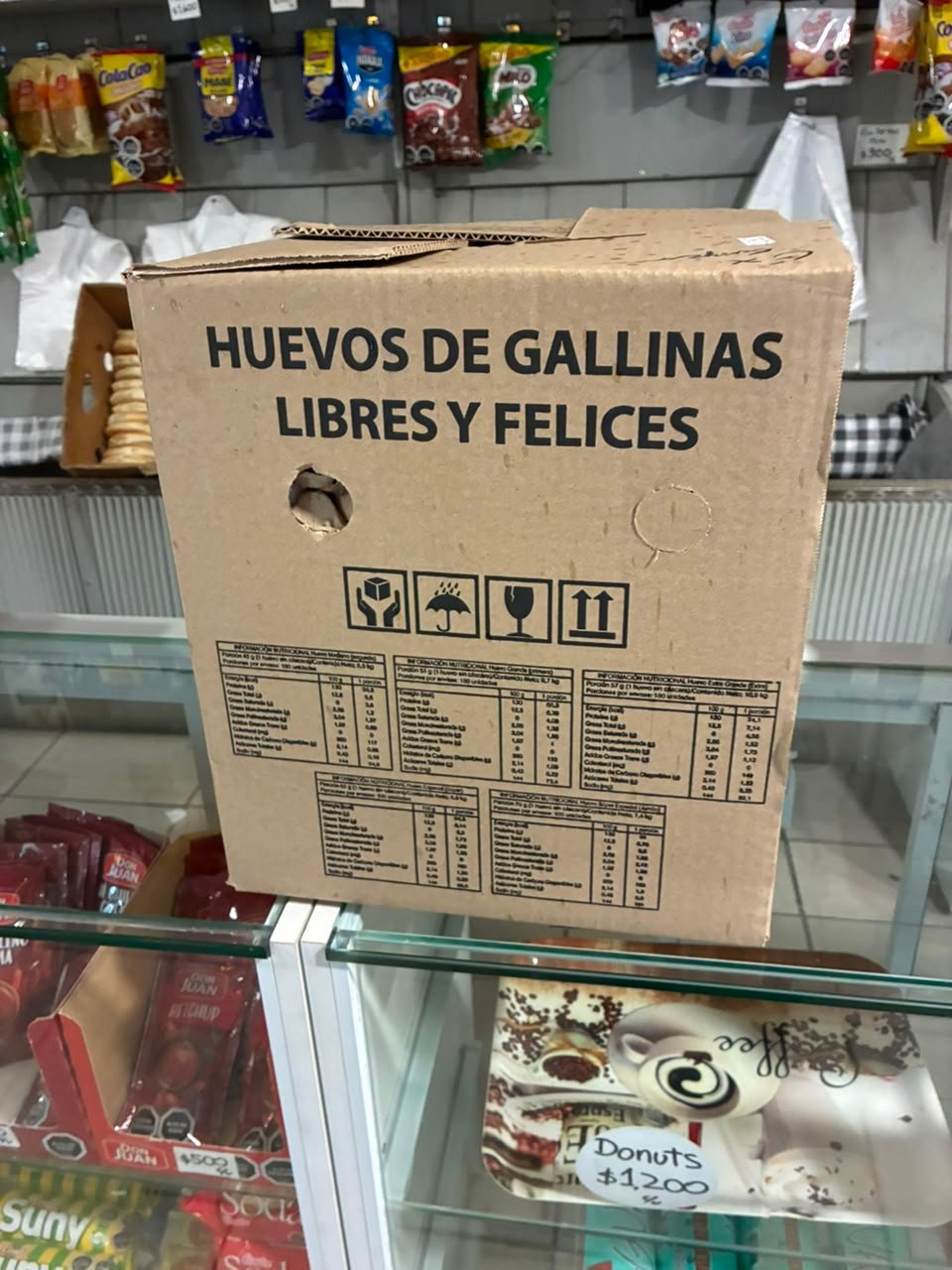 Reverso de la caja con la información nutricional por calibre